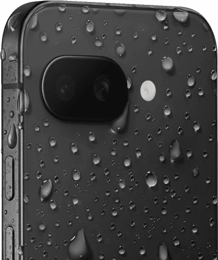 Google Pixel 9a pokryty kropelkami wody