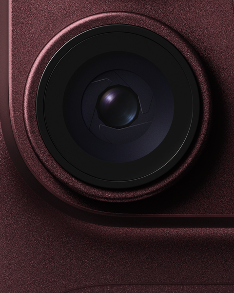 Obiektyw ze zmienną przysłoną aparatu głównego w iPhonie 18 Pro w kolorze burgunda