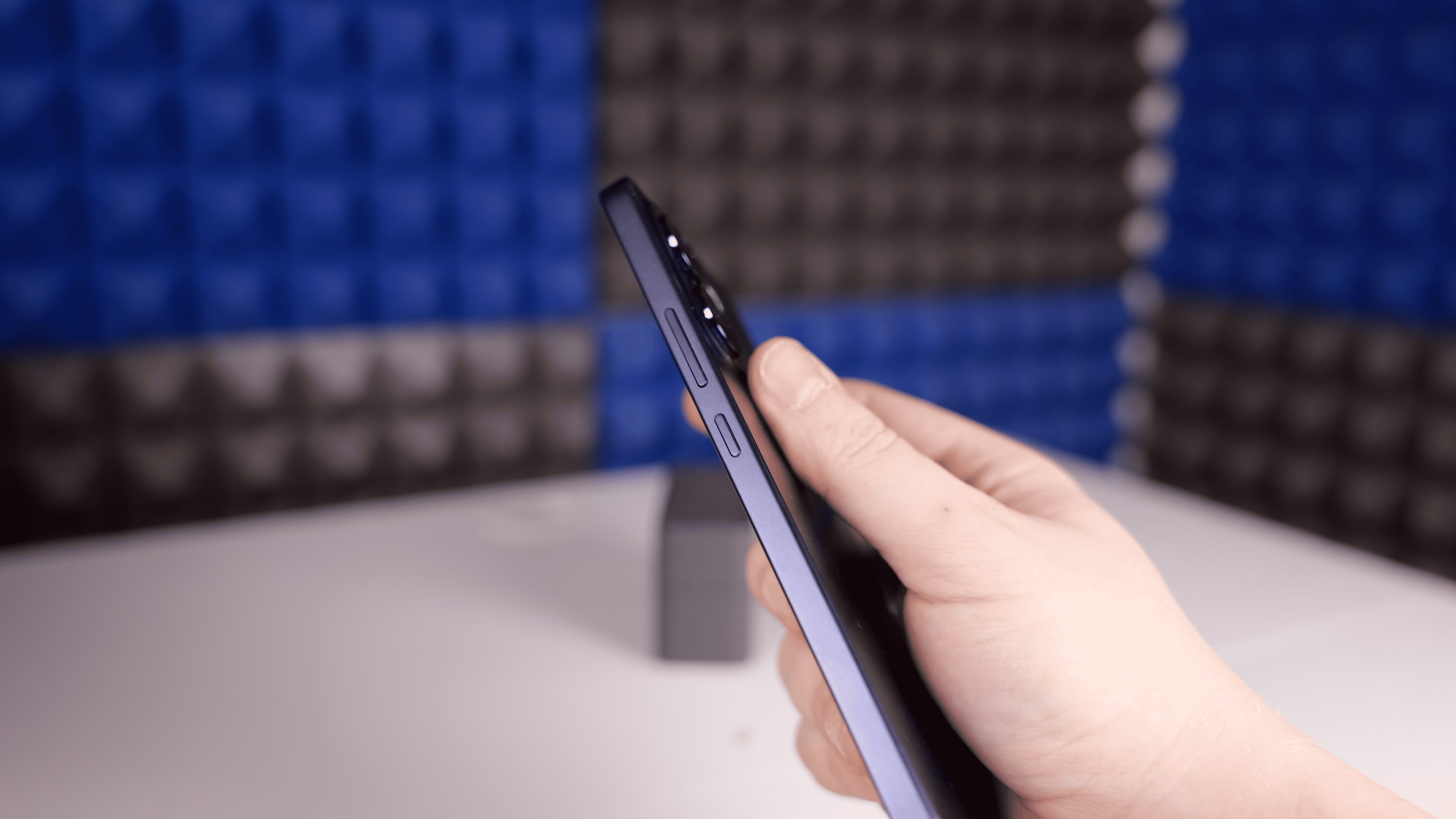 OPPO Reno 13 FS - grubość