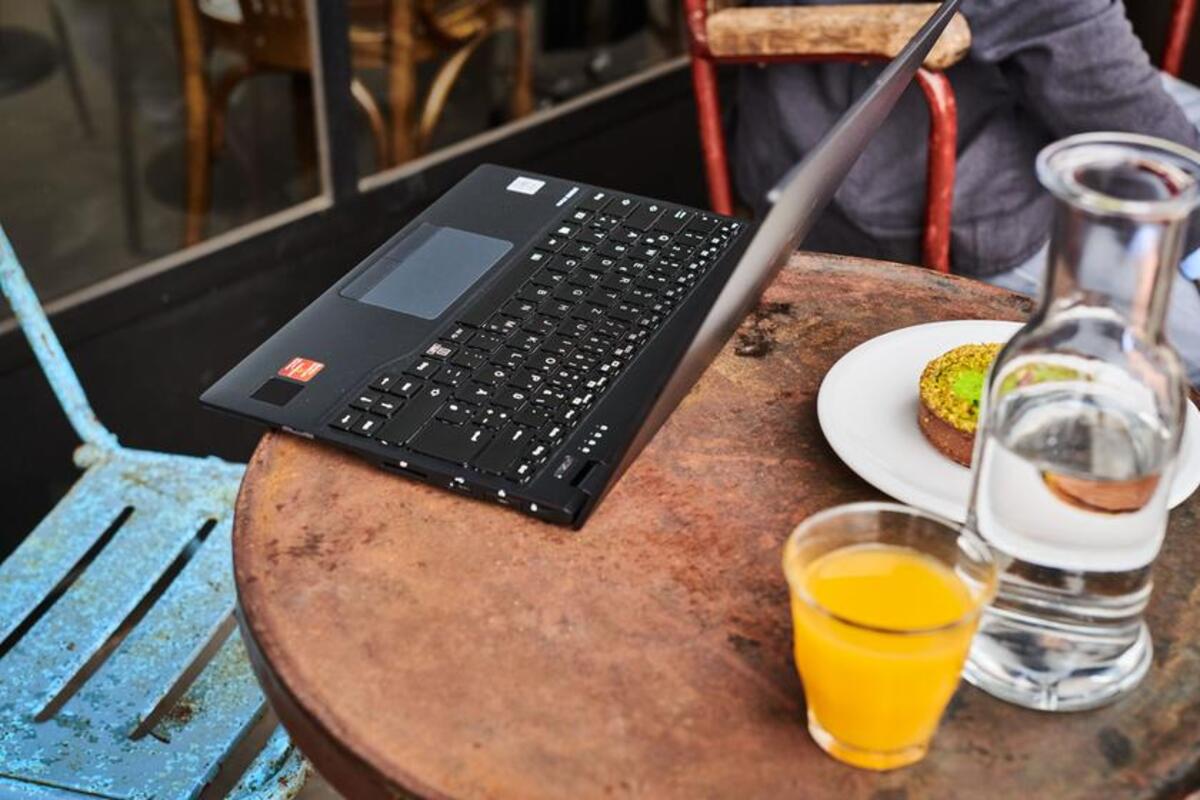 VPN jest przydatny zwłaszcza podczas pracy z miejsc, gdzie dostępna jest niezabezpieczona sieć Wi-Fi
