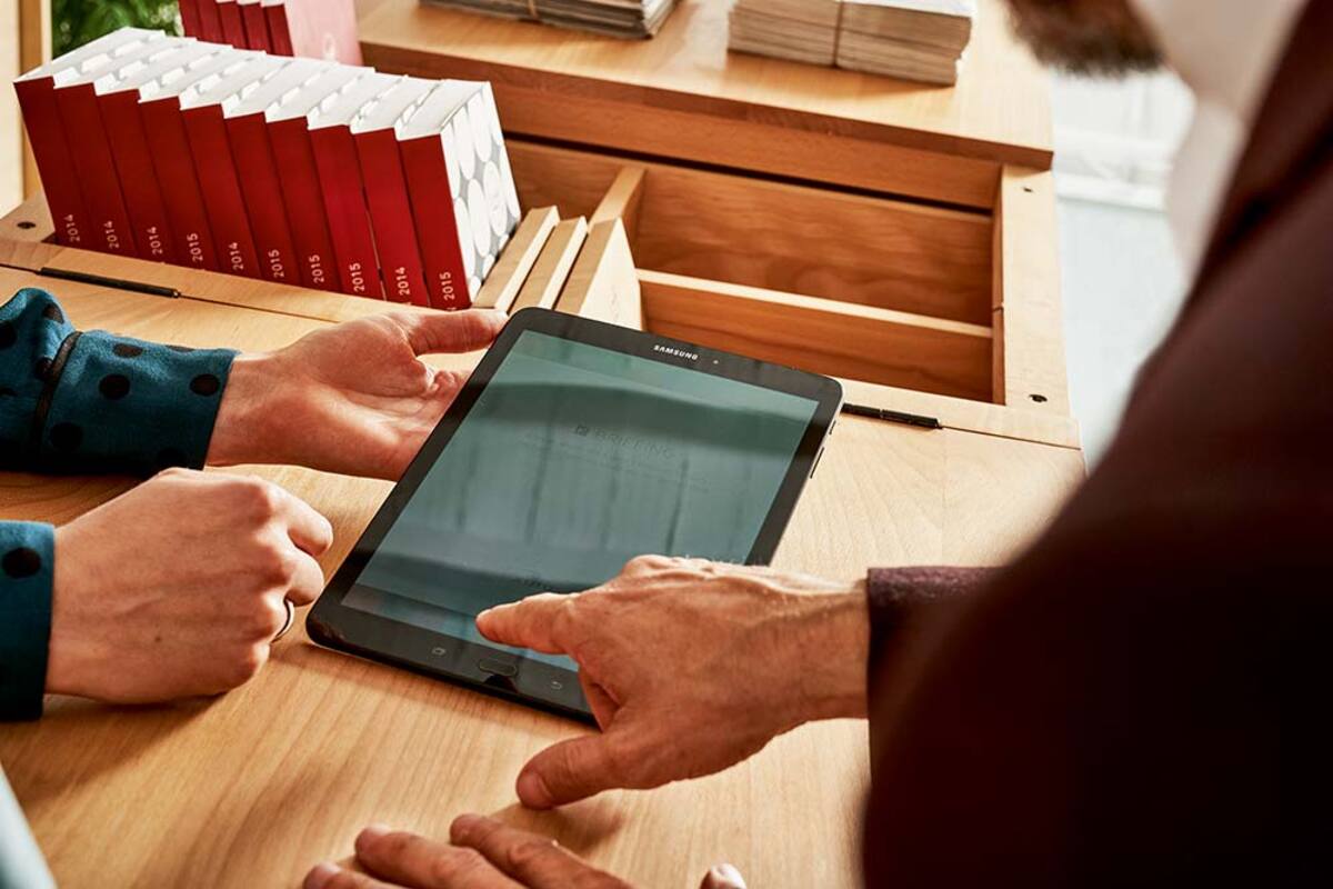 Praca na służbowym tablecie