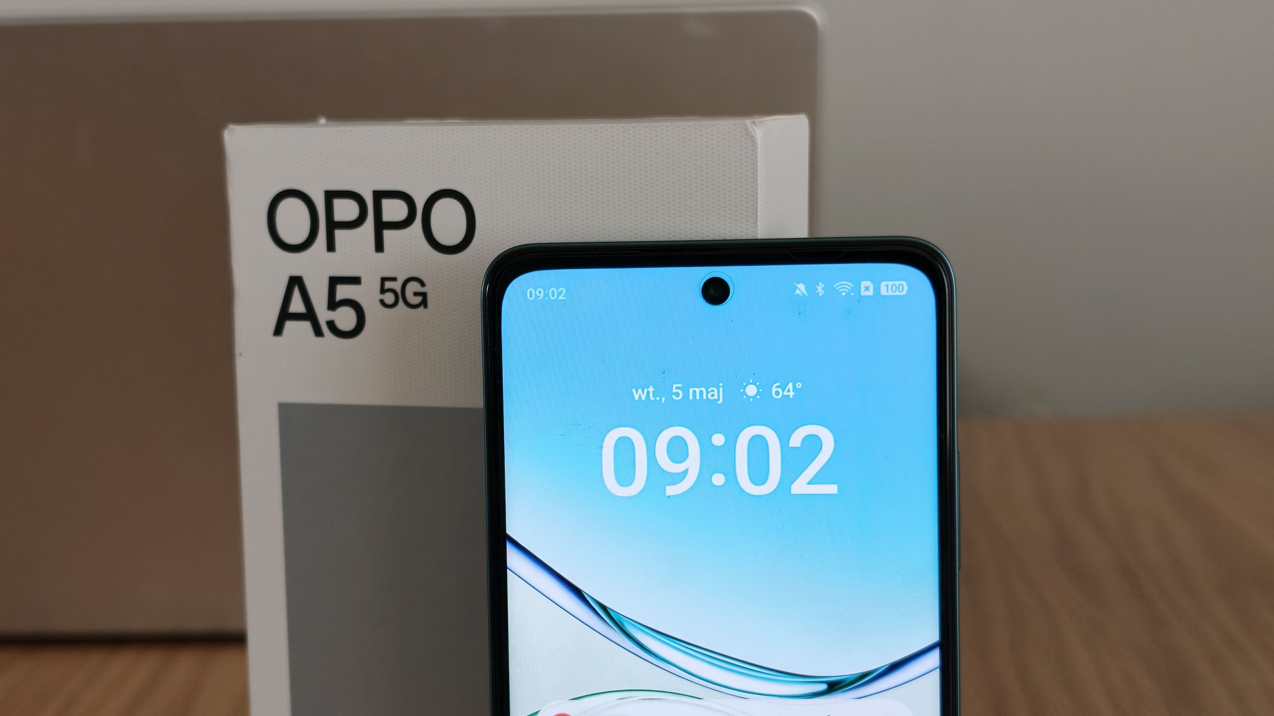 OPPO A5 5G - wyświetlacz i aparat z przodu