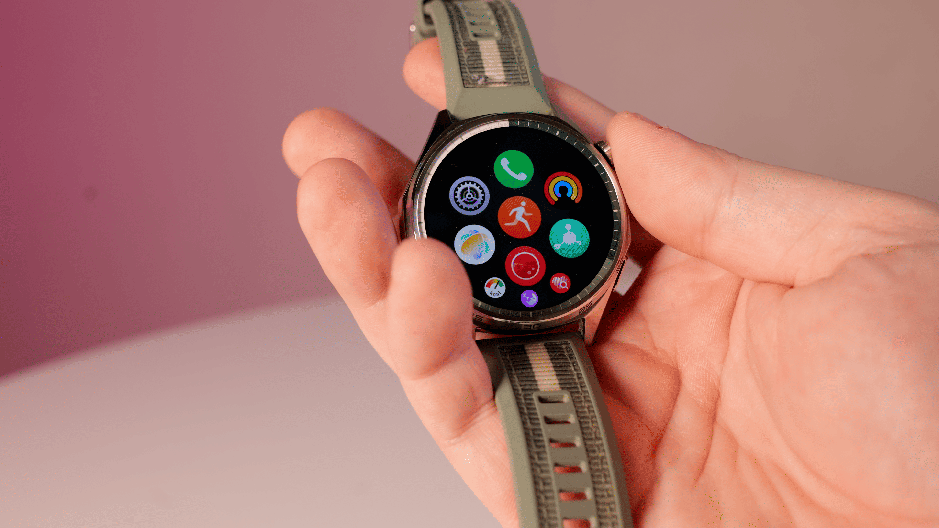 Menu i wyświetlacz w smartwatchu Huawei Watch GT6