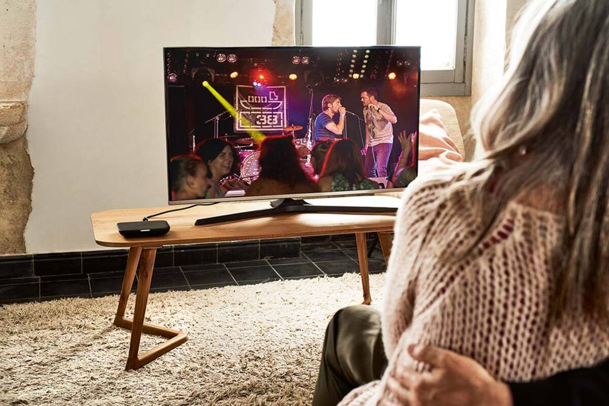 Podłącz telewizor do internetu za pomocą kabla i oglądaj swoje ulubione koncerty